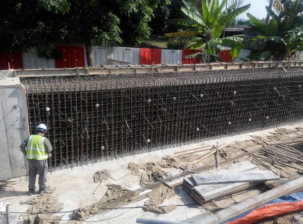 Kuala Lumpur Malaysia July 2019 Construction Workers Fabricating Steel Reinforcement — Stock Photo, Image