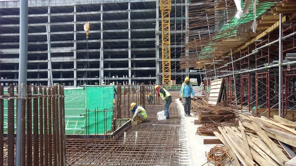 Kuala Lumpur Malaysia July 2019 Trabalhadores Construção Civil Que Fabricam — Fotografia de Stock