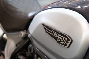 Kuala Lumpur, Malezya-Mart 24, 2018: Ducati amblem ve logolar Ducati motosiklet gövdesi. Ducati bir ünlü motosiklet Italya dünyanın üreten biridir. 