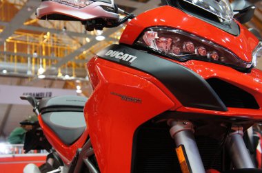 Kuala Lumpur, Malezya-Mart 24, 2018: Ducati amblem ve logolar Ducati motosiklet gövdesi. Ducati bir ünlü motosiklet Italya dünyanın üreten biridir. 