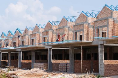 Kuala Lumpur, Malezya -29 Mart 2019: Malezya'da yapım aşamasında olan çift katlı lüks teras evi. Modern ve çağdaş bir tarza sahip bir mimar tarafından tasarlanmıştır. Konvansiyonel inşaat yöntemi kullanılmıştır. 