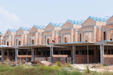 Kuala Lumpur, Malezya -29 Mart 2019: Malezya'da yapım aşamasında olan çift katlı lüks teras evi. Modern ve çağdaş bir tarza sahip bir mimar tarafından tasarlanmıştır. Konvansiyonel inşaat yöntemi kullanılmıştır. 