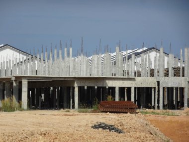 Kuala Lumpur, Malezya -29 Mart 2019: Malezya'da yapım aşamasında olan çift katlı lüks teras evi. Modern ve çağdaş bir tarza sahip bir mimar tarafından tasarlanmıştır. Konvansiyonel inşaat yöntemi kullanılmıştır. 