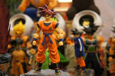 Kuala Lumpur, Malezya -Nisan 16, 2019: Popüler Japon animasyon serisi Dragonball model ölçekli aksiyon figürleri karakterleri odaklı seçildi. Masadaki toplayıcı ve fanile görüntüle. 