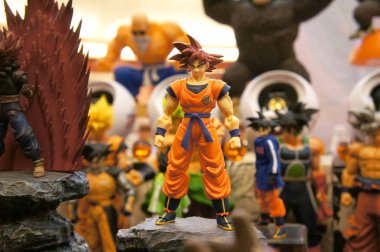 Kuala Lumpur, Malezya -Nisan 16, 2019: Popüler Japon animasyon serisi Dragonball model ölçekli aksiyon figürleri karakterleri odaklı seçildi. Masadaki toplayıcı ve fanile görüntüle. 