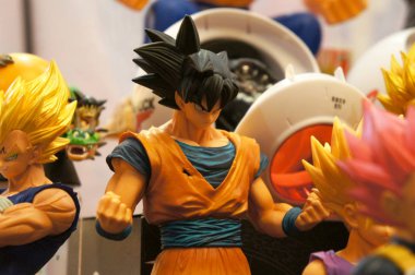 Kuala Lumpur, Malezya -Nisan 16, 2019: Popüler Japon animasyon serisi Dragonball model ölçekli aksiyon figürleri karakterleri odaklı seçildi. Masadaki toplayıcı ve fanile görüntüle. 
