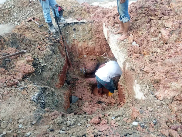 Kuala Lumpur Malezya Nisan 2019 Şantiyedeki Siperlerde Yeraltı Hizmet Borusunu — Stok fotoğraf