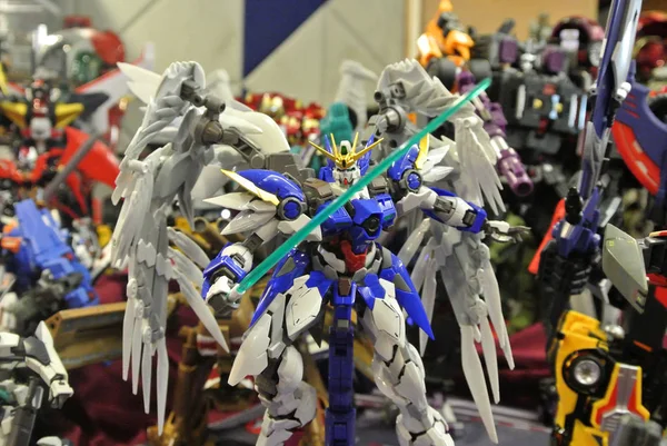 Kuala Lumpur, Malezya -13 Nisan 2019: Mobile Suit Gundam aksiyon figürü modeli ve oyuncaklarına odaklandı. Gunpla & Bandai'nin kurgusal Gundam evreninin karakterleri.