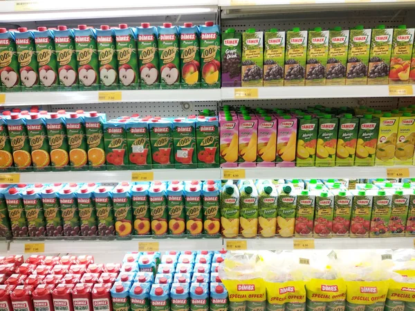Kuala Lumpur Malaysia June 2018 Sucos Frutas Embalagens Água Recipientes — Fotografia de Stock
