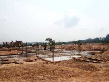 Serdang, Malezya-5 Nisan 2018: inşaat altında zemin ışın Inşa. Çelik betonarme ve kalıp kereste ve kontrplak yapılmış yapılmış. İşçiler tarafından inşa edilmiş. 