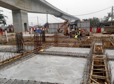 Serdang, Malezya-5 Nisan 2018: inşaat altında zemin ışın Inşa. Çelik betonarme ve kalıp kereste ve kontrplak yapılmış yapılmış. İşçiler tarafından inşa edilmiş. 