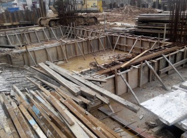 Serdang, Malezya-5 Nisan 2018: inşaat altında zemin ışın Inşa. Çelik betonarme ve kalıp kereste ve kontrplak yapılmış yapılmış. İşçiler tarafından inşa edilmiş. 