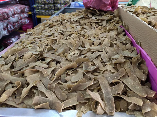 Keropok alacaksınız Malezya Peninsular doğu sahilinden Malay geleneksel gıda vardır. Haşlanmış ve kurutulmuş olan un ve balık etinden yapılmış.