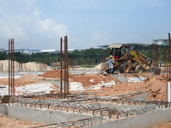 Serdang, Malezya-5 Nisan 2018: inşaat altında zemin ışın Inşa. Çelik betonarme ve kalıp kereste ve kontrplak yapılmış yapılmış. İşçiler tarafından inşa edilmiş. 