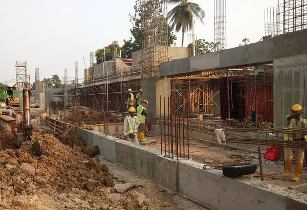 Serdang, Malezya-5 Nisan 2018: inşaat altında zemin ışın Inşa. Çelik betonarme ve kalıp kereste ve kontrplak yapılmış yapılmış. İşçiler tarafından inşa edilmiş. 