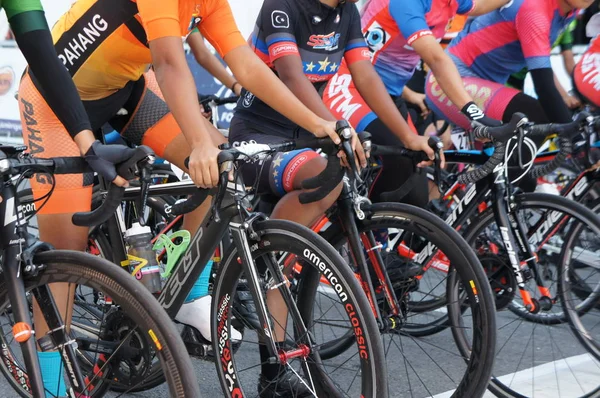 Kuala Lumpur Malaisie Mars 2019 Groupe Cyclistes Féminines Prêtes Être — Photo