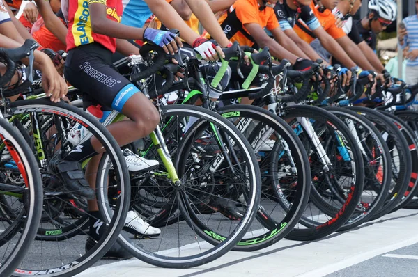 Kuala Lumpur Malaisie Mars 2019 Groupe Garçons Vêtus Sport Cycliste — Photo