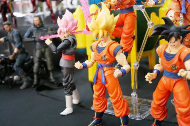 Kuala Lumpur, Malezya -27 Şubat 2019: Popüler Japon animasyon serisi Dragonball model ölçekli aksiyon figürleri karakterleri odaklı seçildi. Masadaki toplayıcı ve fanile görüntüle. 
