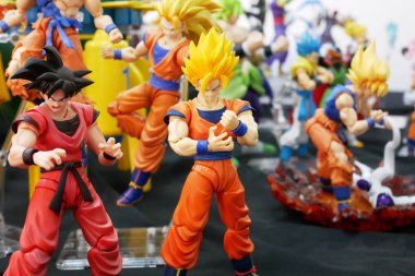 Kuala Lumpur, Malezya -27 Şubat 2019: Popüler Japon animasyon serisi Dragonball model ölçekli aksiyon figürleri karakterleri odaklı seçildi. Masadaki toplayıcı ve fanile görüntüle. 