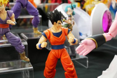 Kuala Lumpur, Malezya -27 Şubat 2019: Popüler Japon animasyon serisi Dragonball model ölçekli aksiyon figürleri karakterleri odaklı seçildi. Masadaki toplayıcı ve fanile görüntüle. 