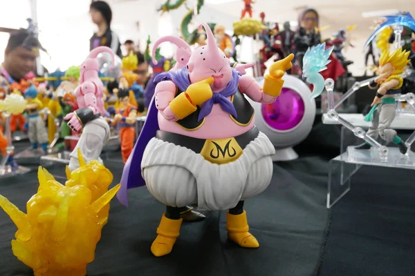 クアラルンプール マレーシア 2019年2月27日 日本の人気アニメシリーズ ドラゴンボール のモデルスケールアクションフィギュアキャラクターを選出 テーブル上のコレクターとファンによる表示 — ストック写真