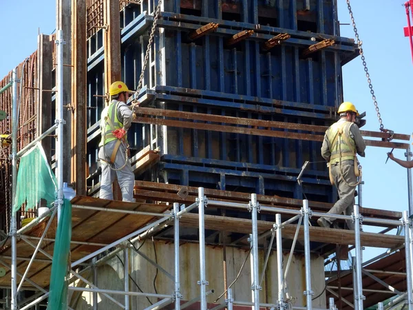 Kuala Lumpur Malaysien Februar 2017 Bauarbeiter Arbeiten Luftiger Höhe Auf — Stockfoto