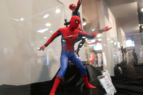 クアラルンプール マレーシア 2018年4月7日 スパイダーマンと呼ばれるマーベルコミックアクションフィギュアのセレクト 彼はアベンジャーズのチームの一人だったコレクターが表示するアクションフィギュア — ストック写真