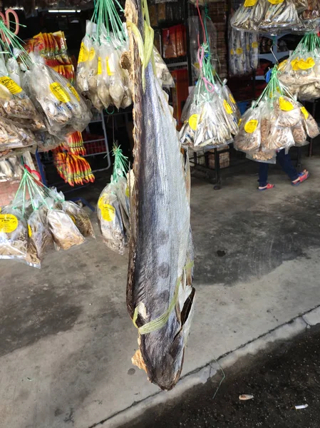 Mersing Malezja Czerwca 2019 Solone Suszone Ryby Jest Zawieszony Przez — Zdjęcie stockowe