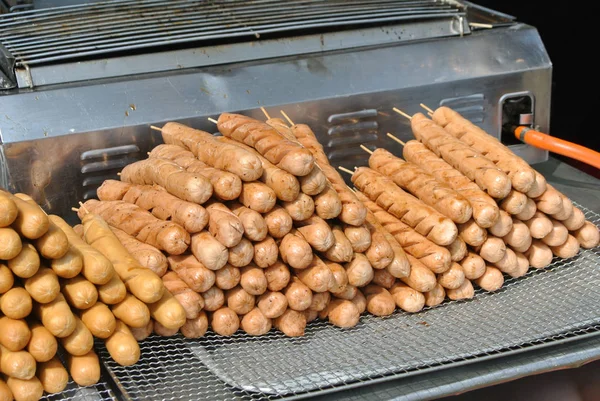 Salsicha Crua Bicado Com Espetos Pronto Para Ser Grill — Fotografia de Stock