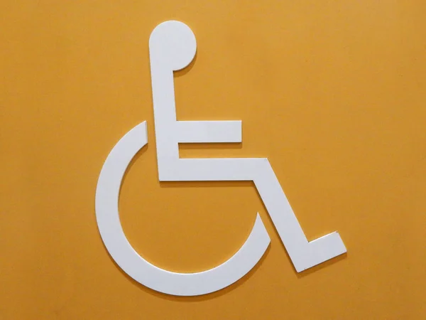 Handicap Segnaletica Con Una Persona Sedia Rotelle Immagine — Foto Stock