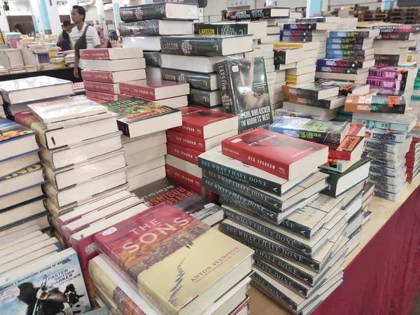 Kuala Lumpur Malaysia Julho 2019 Livros Cima Mesa Para Venda — Fotografia de Stock