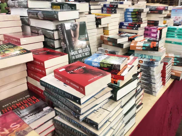 Kuala Lumpur Malaysia Julho 2019 Livros Cima Mesa Para Venda — Fotografia de Stock