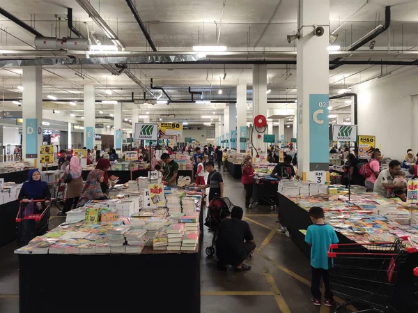 Kuala Lumpur Malaysia Julho 2019 Livros Cima Mesa Para Venda — Fotografia de Stock