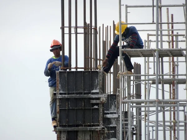 Kuala Lumpur Malezya Eylül 2016 Nşaat Işçileri Şantiyede Çelik Betonarme — Stok fotoğraf