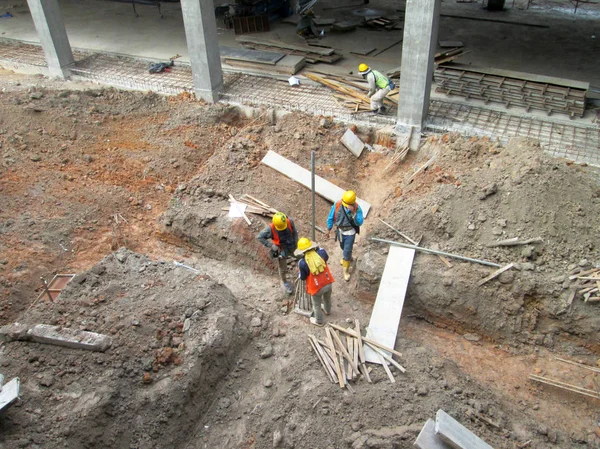 Kuala Lumpur Malezya Temmuz 2018 Nşaat Alanında Kereste Fabrikası Kuran — Stok fotoğraf