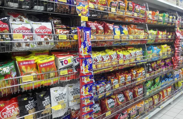 Kuala Lumpur Malaysia April 2017 Verpackte Junk Food Snacks Auf — Stockfoto