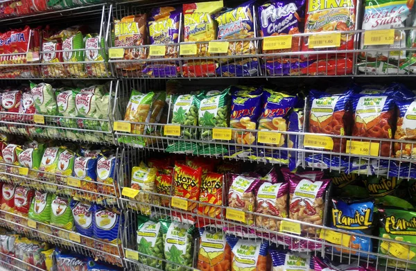 Kuala Lumpur Malaysia Abril 2017 Embalados Diversos Junk Foods Snacks — Fotografia de Stock