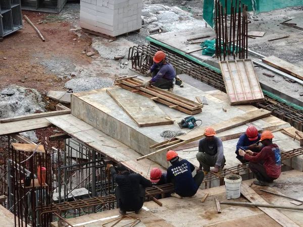 Kuala Lumpur Malasia Julio 2017 Trabajadores Construcción Fabricaron Encofrados Madera — Foto de Stock