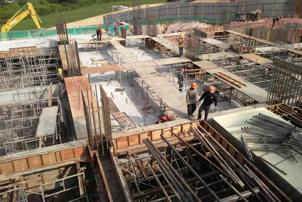 Kuala Lumpur Malaysia July 2017 Construction Workers Fabricated Timber Formwork — Stock Photo, Image