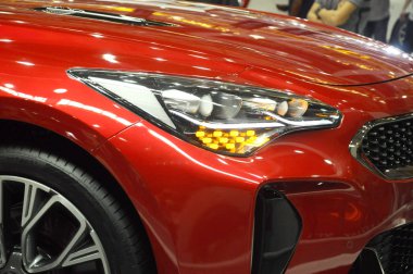 Kuala Lumpur, Malezya-11 Kasım 2017: araba far. Özellikle geceleri sürücü için yeterli vizyon vermek için tasarlanmıştır.    