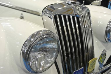 Kuala Lumpur, Malezya-11 Kasım 2017: araba far. Özellikle geceleri sürücü için yeterli vizyon vermek için tasarlanmıştır.    