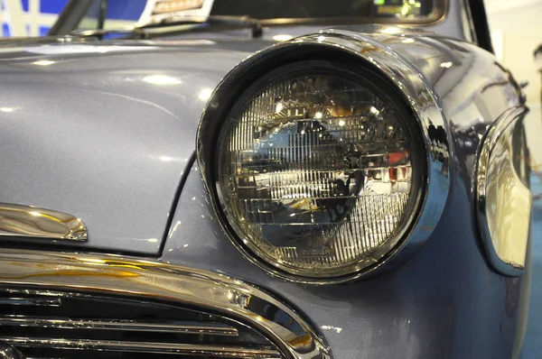 Kuala Lumpur, Malezya-11 Kasım 2017: araba far. Özellikle geceleri sürücü için yeterli vizyon vermek için tasarlanmıştır.    