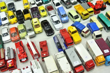 Kuala Lumpur, Malezya - 30 Mart 2018: Koleksiyoncu tarafından halk için görüntülenen küçük ölçekli tramvay modelleri. Model, özgün varolan modele göre oluşturulmuş. 