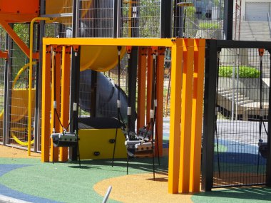 Kuala Lumpur, Malezya -31 Temmuz 2019: Bileşeni ile halka açık çocuk oyun alanı. Çocuklar için güvenlik özelliği göz önünde bulundurularak tasarım. 