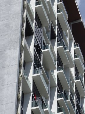 Kuala Lumpur, Malezya -20 Temmuz 2017: Modern cephe tasarımına sahip yüksek katlı apartman. Malezya kentsel alanda popüler Daire konut. 