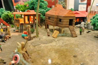 Kuala Lumpur, Malezya -26 Kasım 2017: Balıkçı köyünün minyatür modeli. Model köylüler günlük aktivite gösterir. 