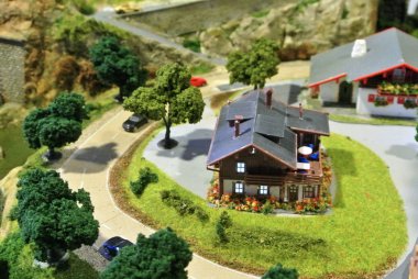 Kuala Lumpur, Malezya -31 Mart 2018: Bir Avrupa köyünün minyatür modeli. Güzel bir Avrupa tarzı geleneksel evin küçük bir model.  