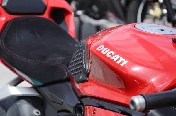 Kuala Lumpur Malaysia March 2018 Ducati Tunnus Logot Moottoripyörän Rungossa — kuvapankkivalokuva