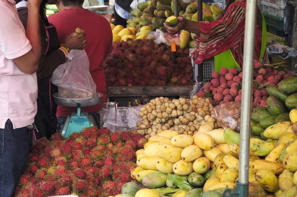 Kuala Lumpur Maleisië Juni 2017 Fruit Markt Maleisië Hawkers Verkopen — Stockfoto