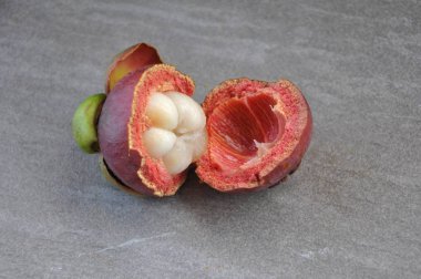 Seçici olgun mangosten izole odaklanmış